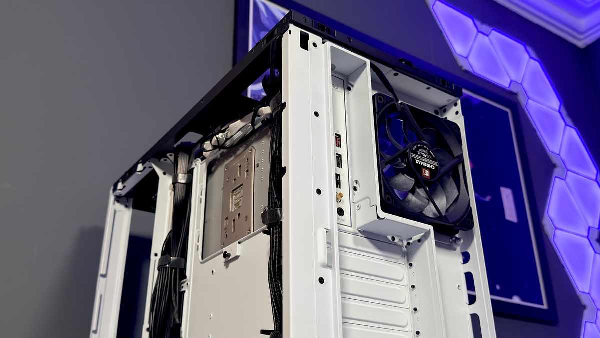 The Havn HS 360 PC case in black and white on a desk.