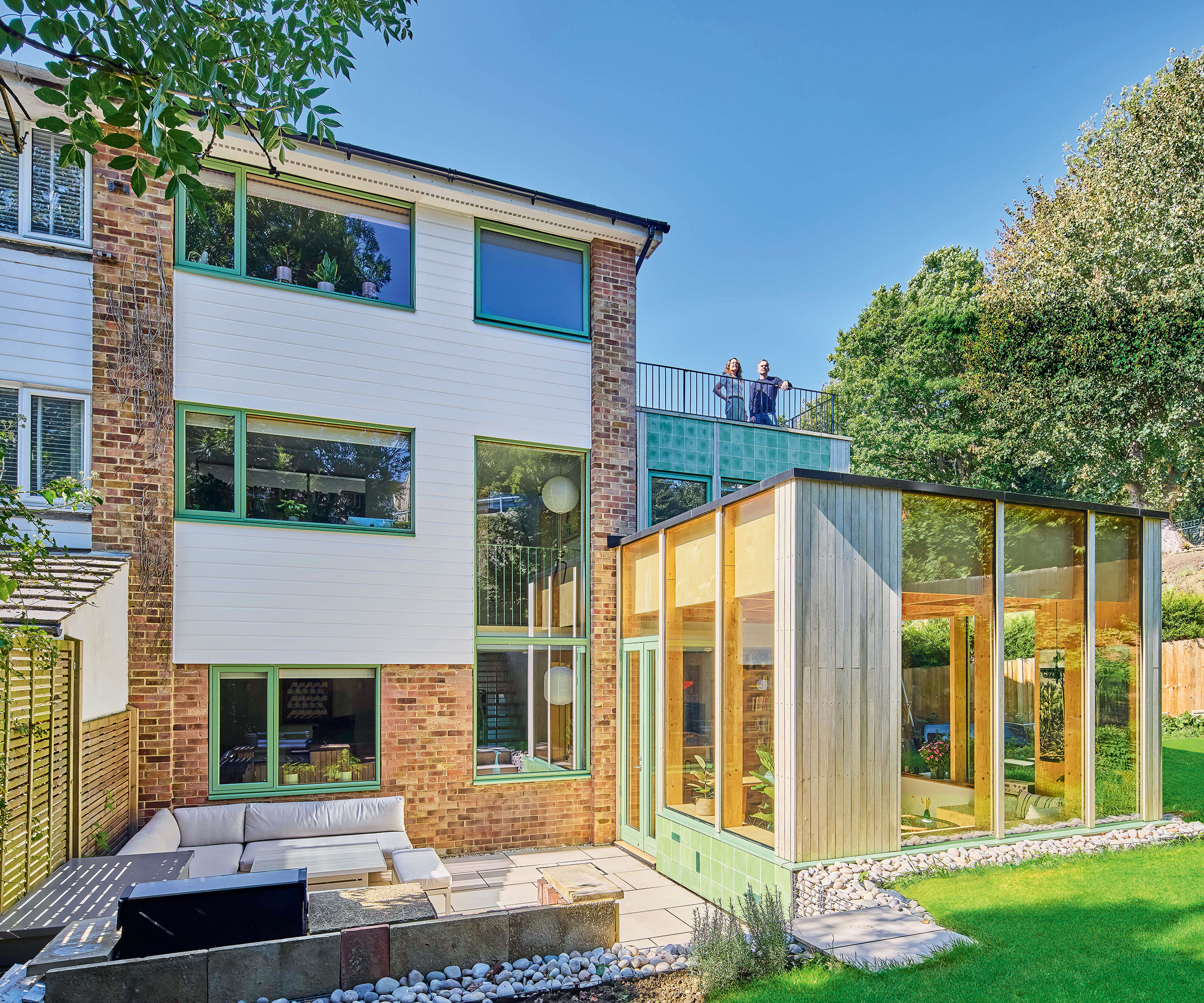 modern rear extension to a 1970s end of terrace house