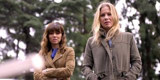 Linda Cardellini and Christina Applegate Dead to Me Netflix