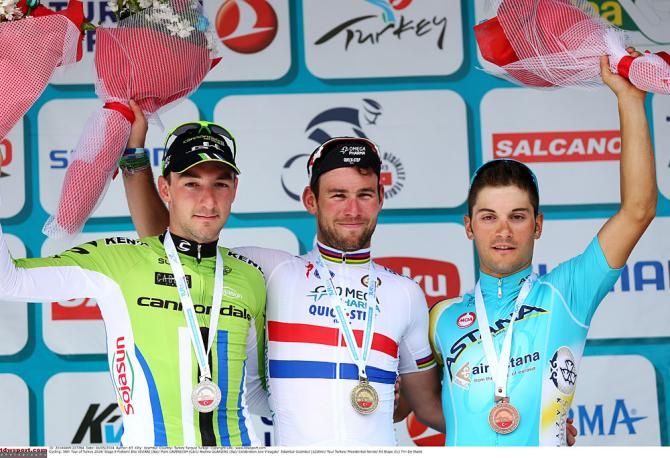 Elia Viviani, Mark Cavendish and Andrea Guardini