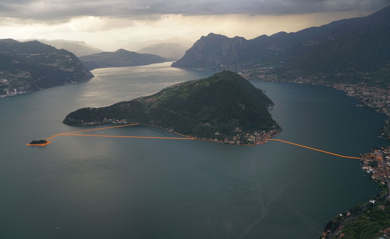 Christo and Jeanne-Claude&#039;s The Floating Piers installation