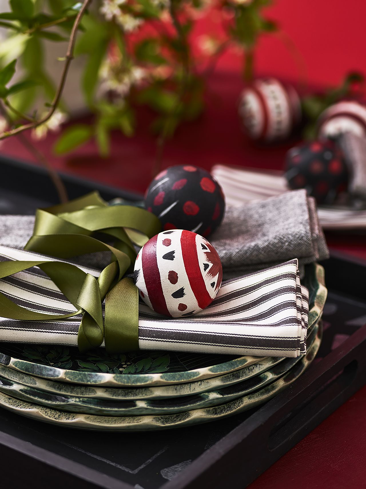 How to decorate Christmas baubles Homes & Gardens