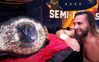 Seth Rollins looking at the World Heavyweight Championship after winning the semi-finals match