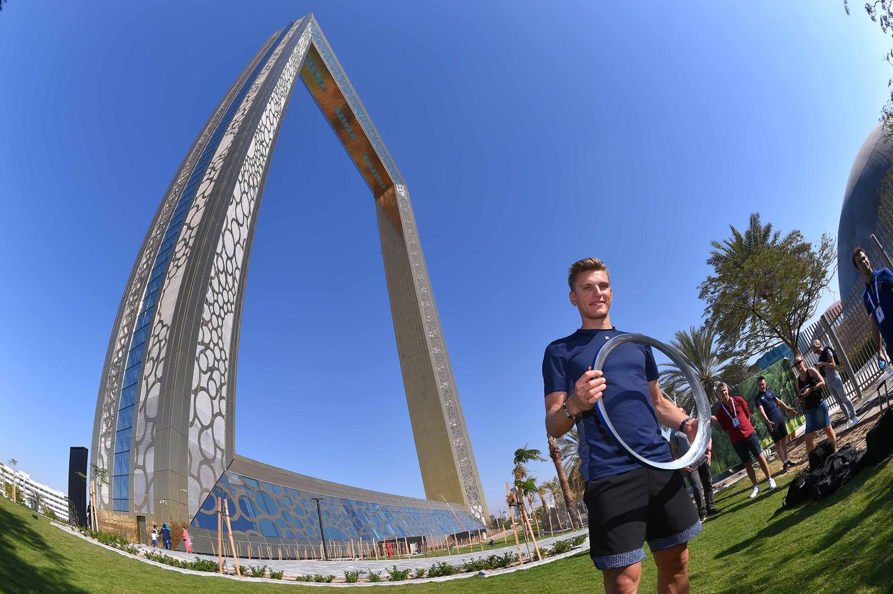 Marcel Kittel poses in front of the Dubai Frame