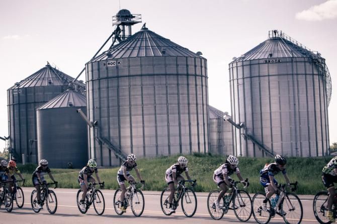 The women's peloton goes single file.