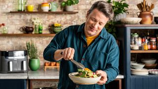 Jamie Oliver plates up in "Jamie's Air Fryer Meals"