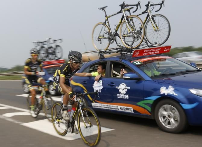 Riders feed from the cars during stage 2