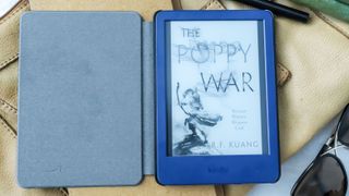 Kindle vs Kindle Paperwhite: Which  ereader should you buy?