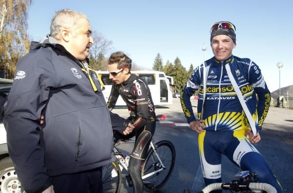 Aldo Sassi and Riccardo Ricc&ograve; (Vacansoleil) discuss the day ahead.
