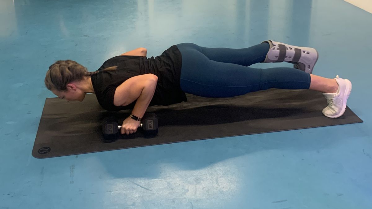 Use This 20-Minute Chest Workout With Dumbbells To Build Muscle And ...