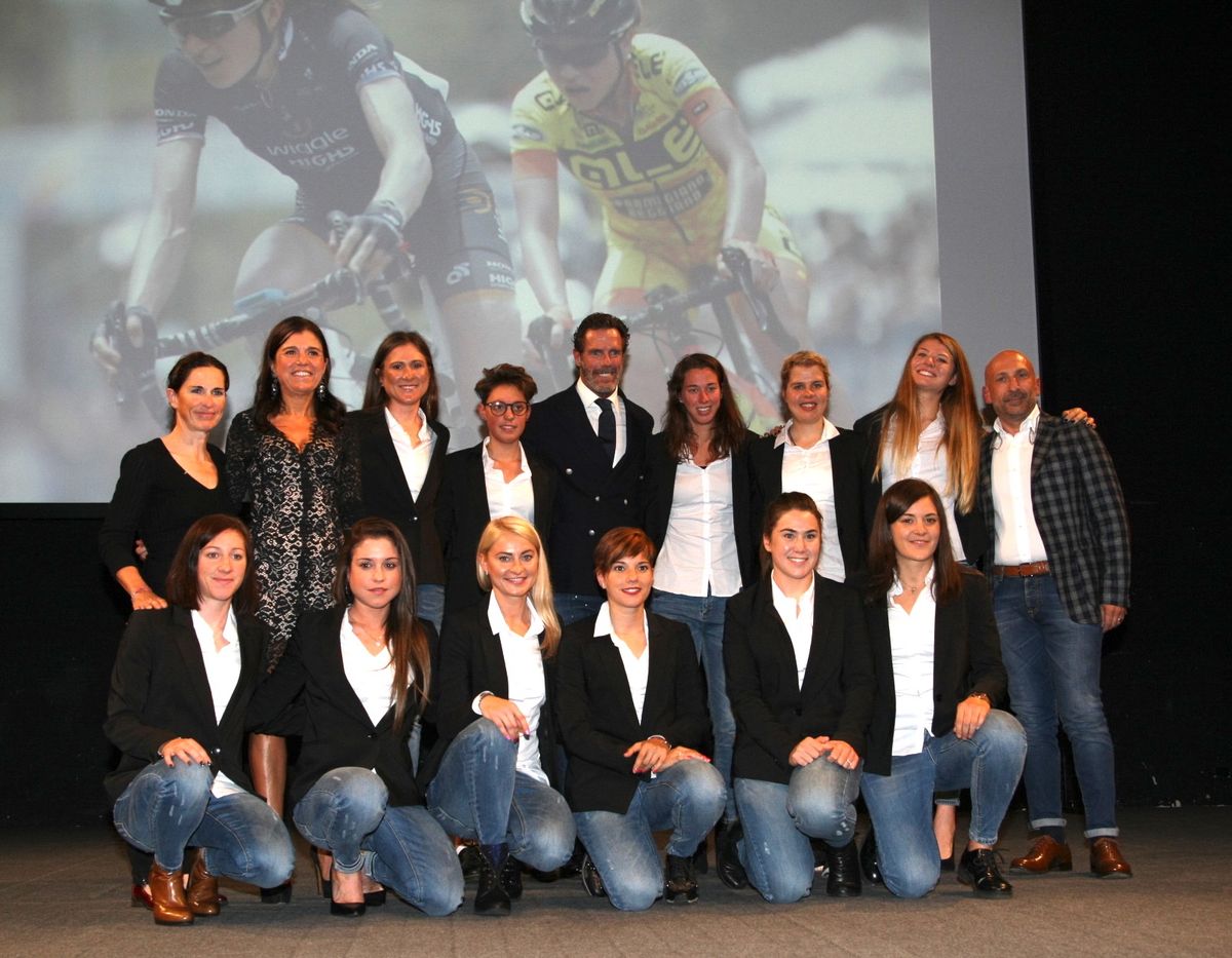 The Ale Cipollini team pose for a photo