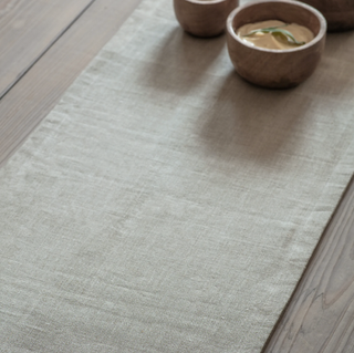 Table runner in natural