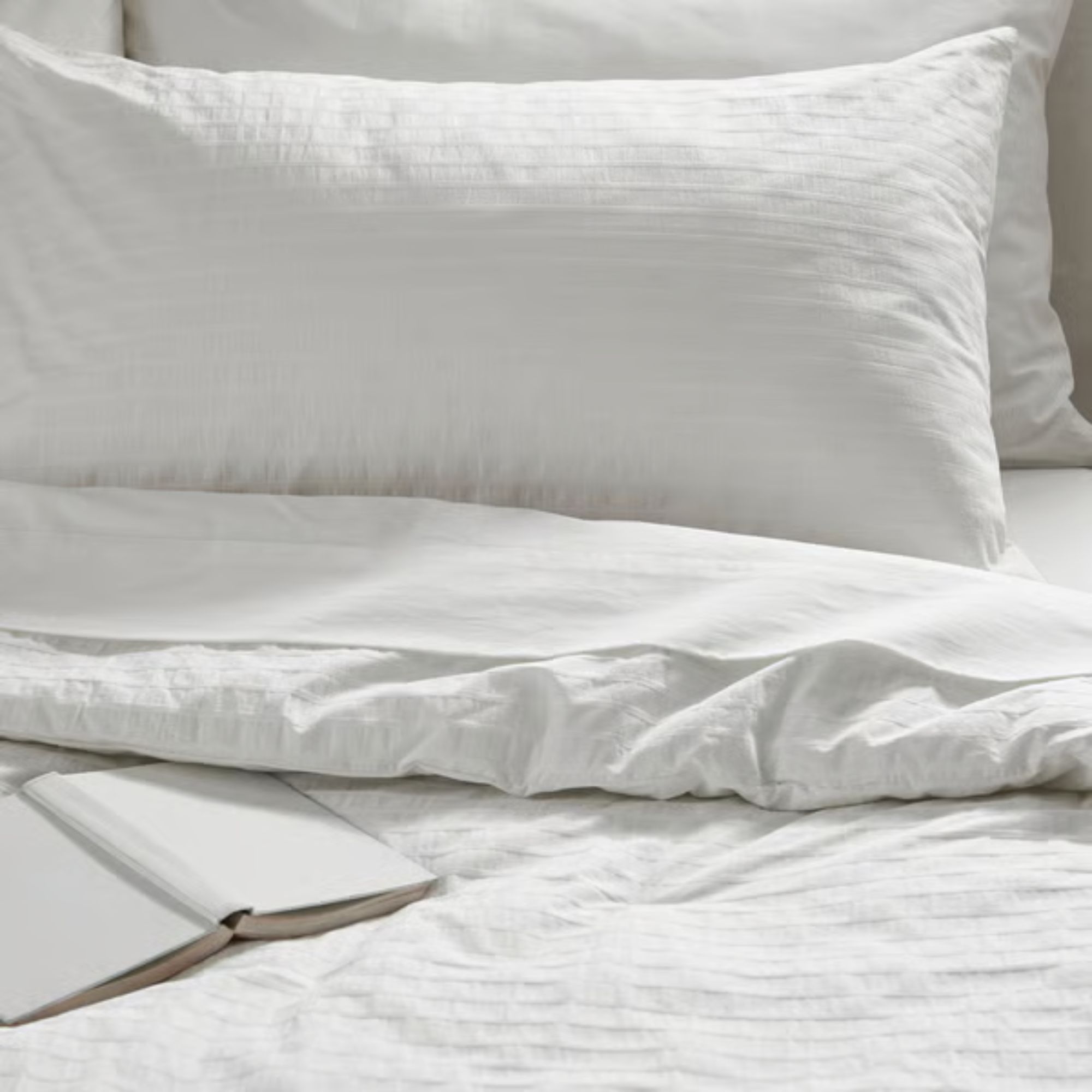 IKEA white OFELIA VASS Comforter set