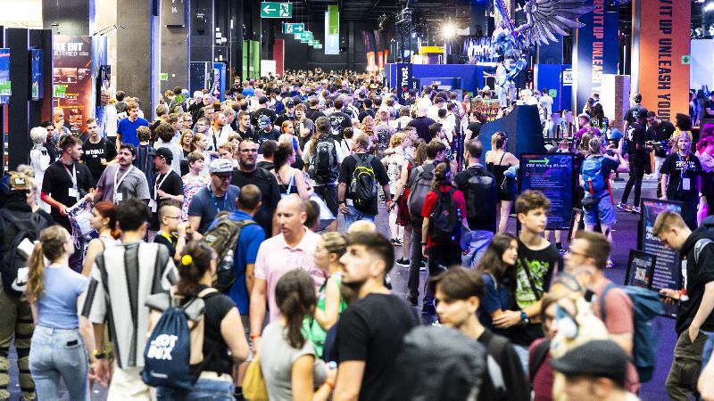 A photograph of attendees at Gamescom 2024.