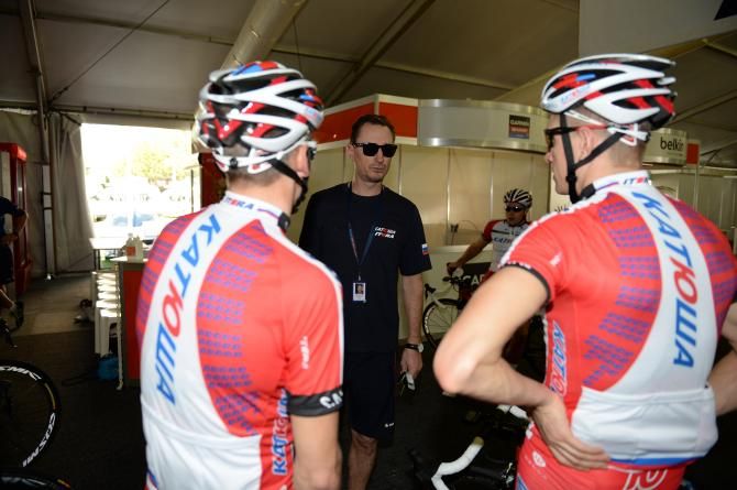 Directeur sportif Dmitry Konyshev talks to his team