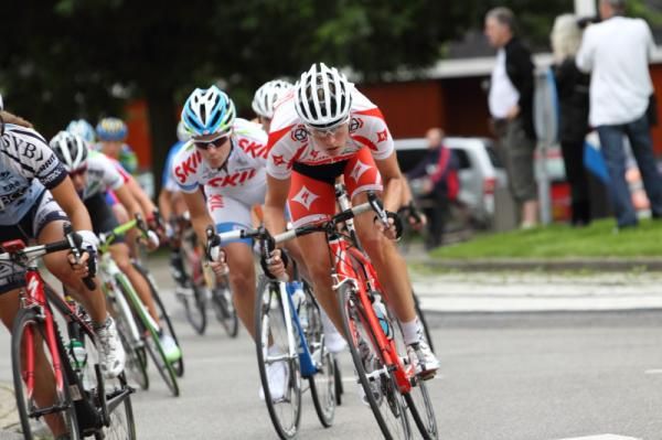 Vera Koedooder (Batavus) was active in the bunch to chase the break
