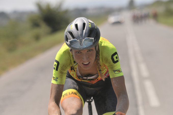 Mavi Garcia on the attack at Strade Bianche Women 2020