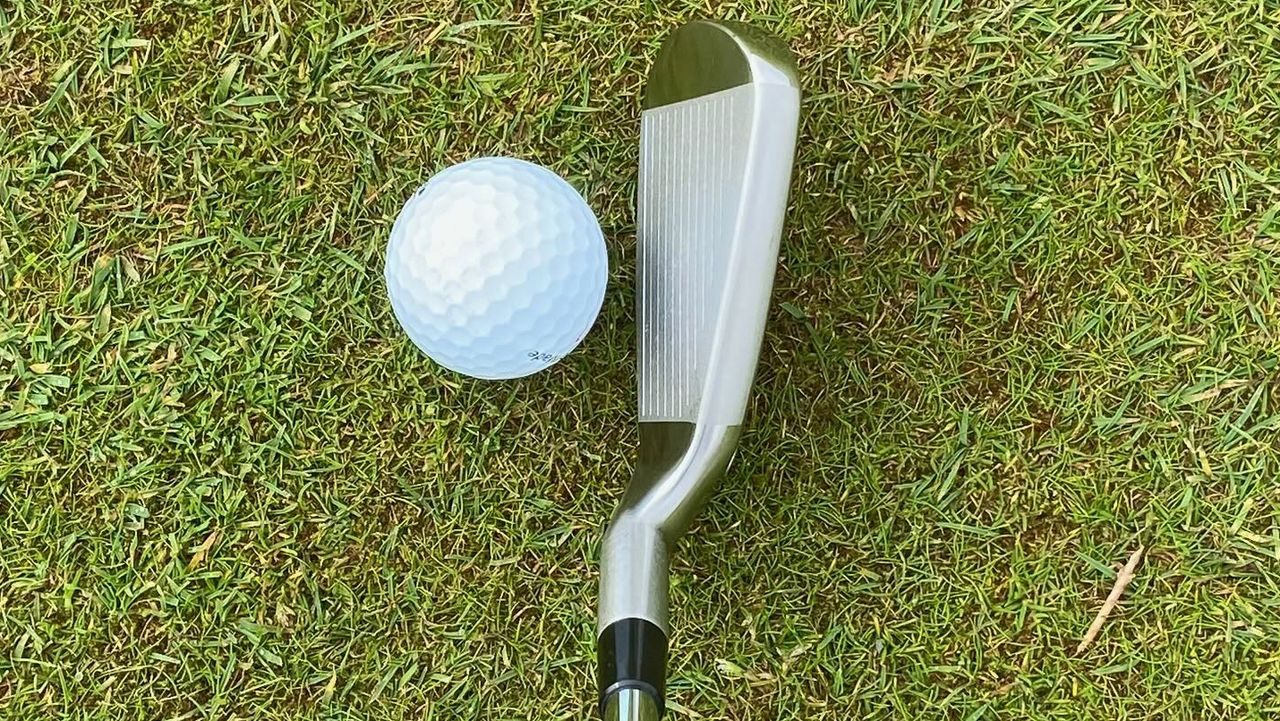 Photo of the 5 iron in the Tour Edge Hot Launch C524 Irons