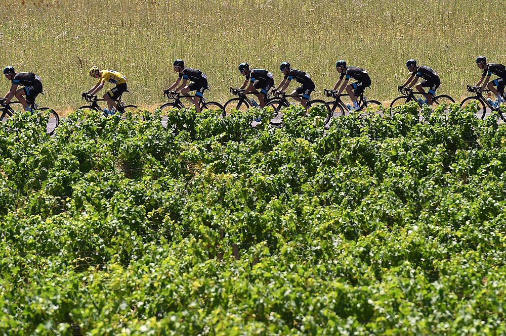 The peloton riding toward Gap on stage 16