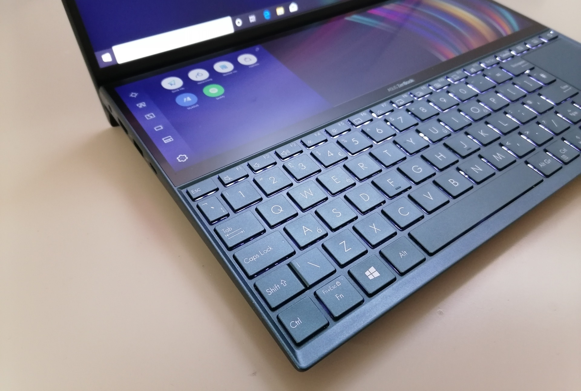 ASUS Zenbook Duo review - 6 things to know about the new ASUS laptop