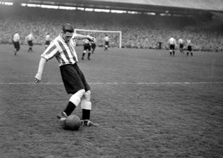 Len Shackleton in action for Newcastle United in 1946.