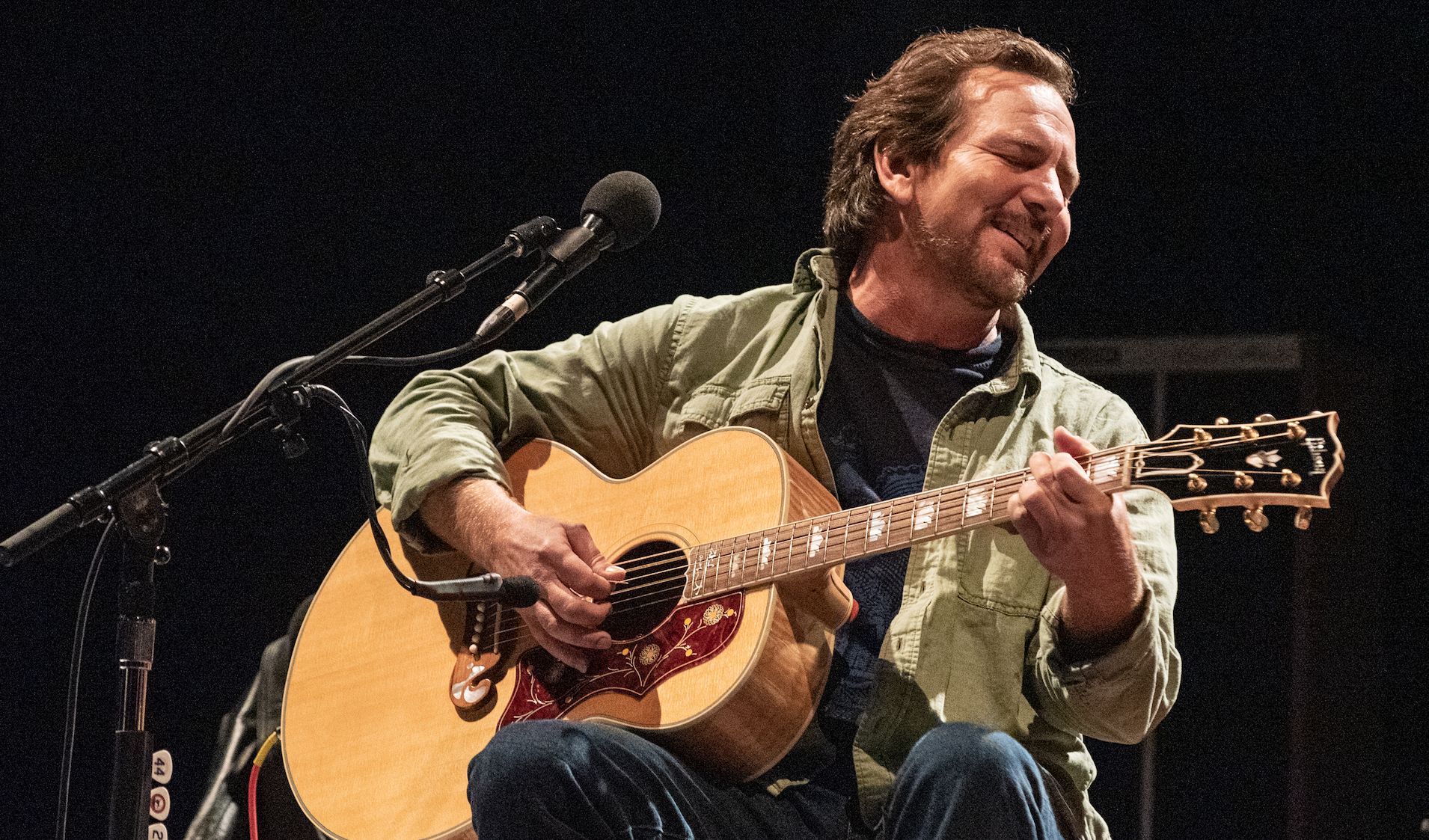eddie-vedder-announces-release-date-for-new-solo-album-earthling