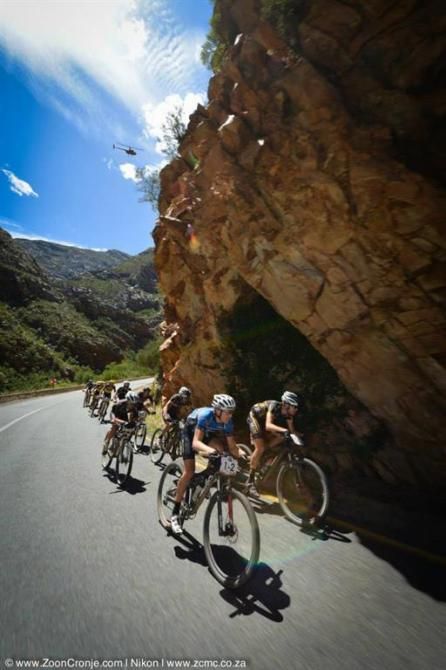 Gawie Combrink and Waylon Woolcock lead the front group through the Meiringspoort towards the end of stage 3
