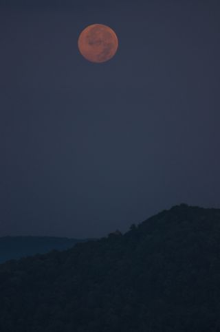 The Blue Moon full moon of July 2015 shines over Table Rock Mountain in South Carolina in this amazing view by photographer Shreenivasan Manievannan on July 31, 2015.