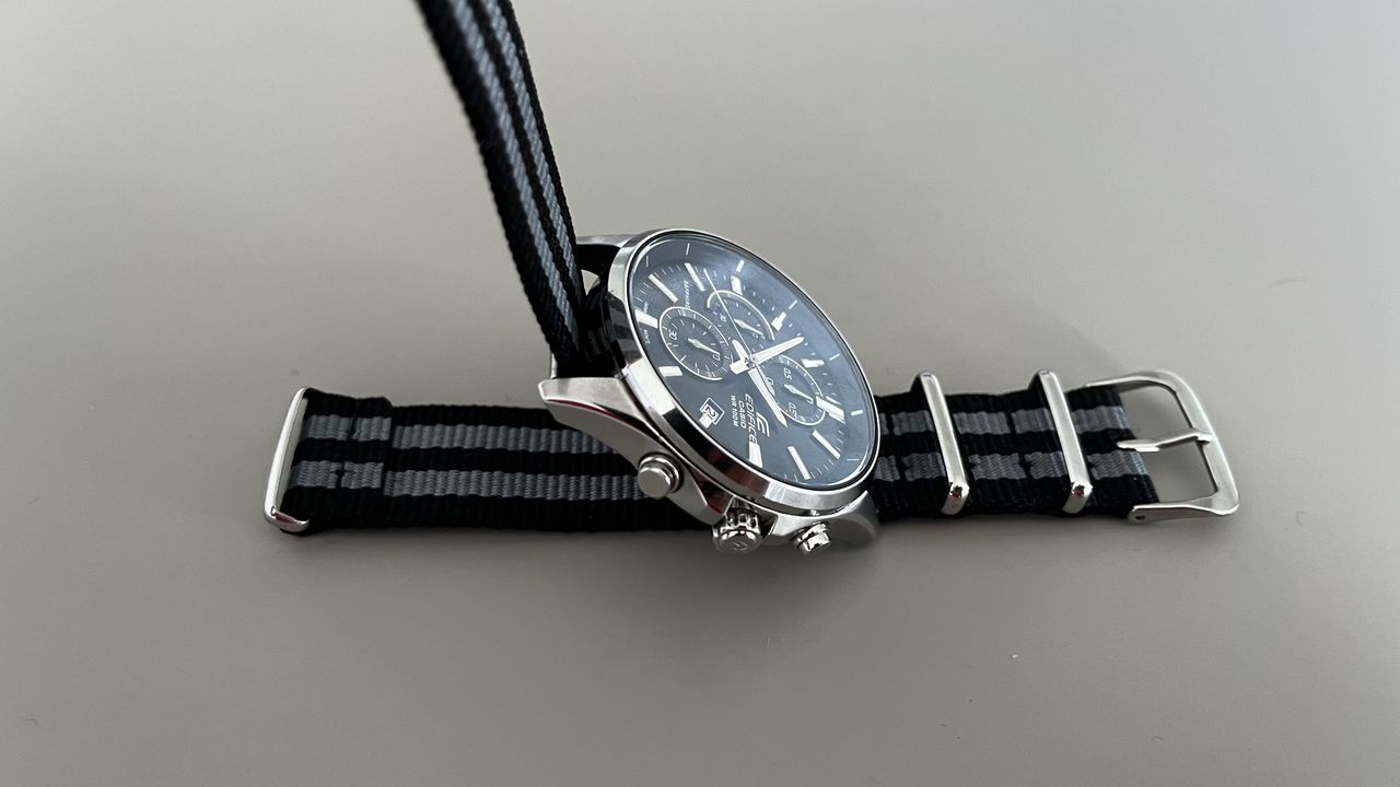 Changing the watch strap on a Casio Edifice