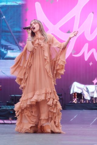 Suki Waterhouse wears a ruffle dress.