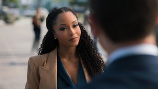 Yaya DaCosta as Andrea Freemann smirking in The Lincoln Lawyer season 3 episode 3