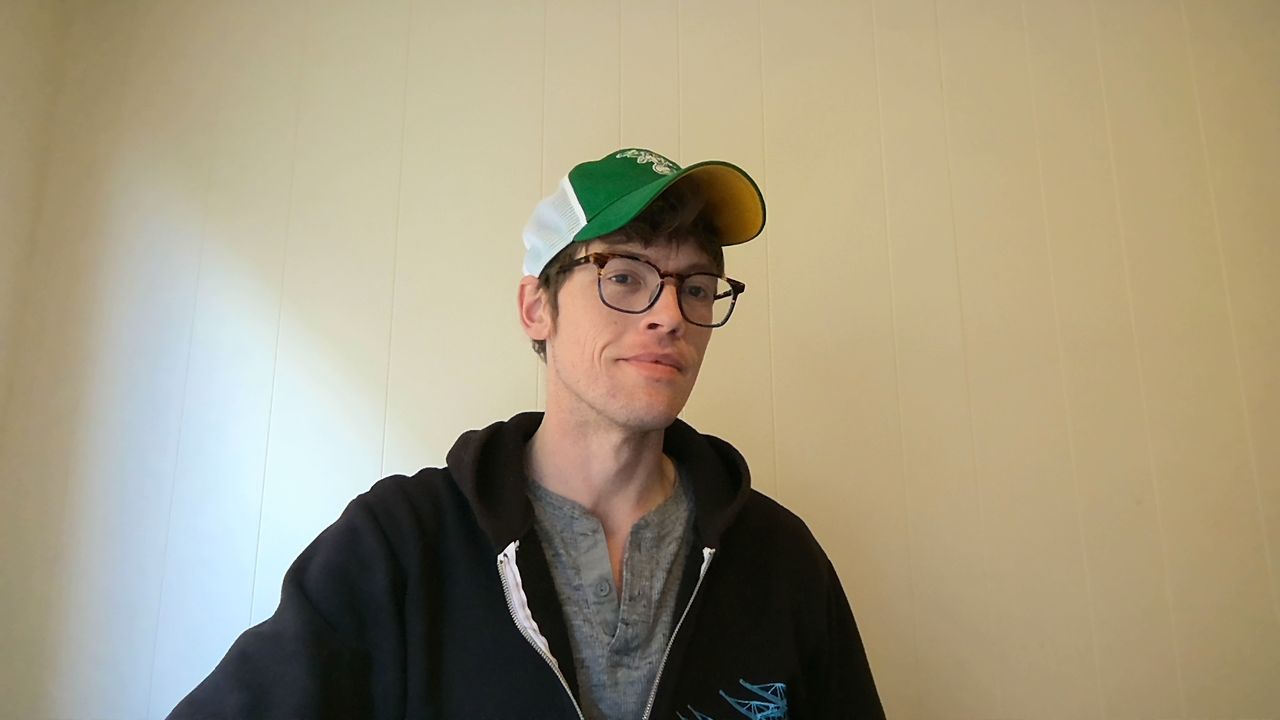Dell XPS 16 vs MacBook Pro 16-inch webcam test photos