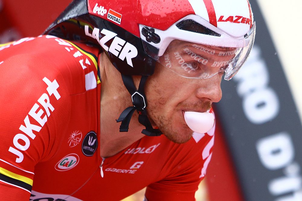 Adam Hansen blows a bubble before starting his time trial