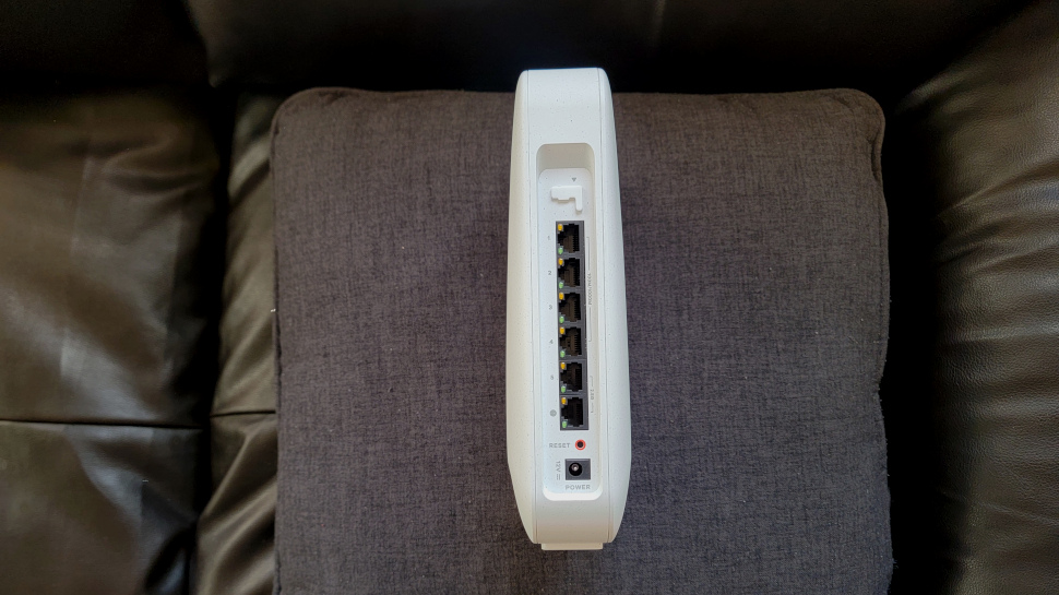 Zyxel USG LITE 60AX back