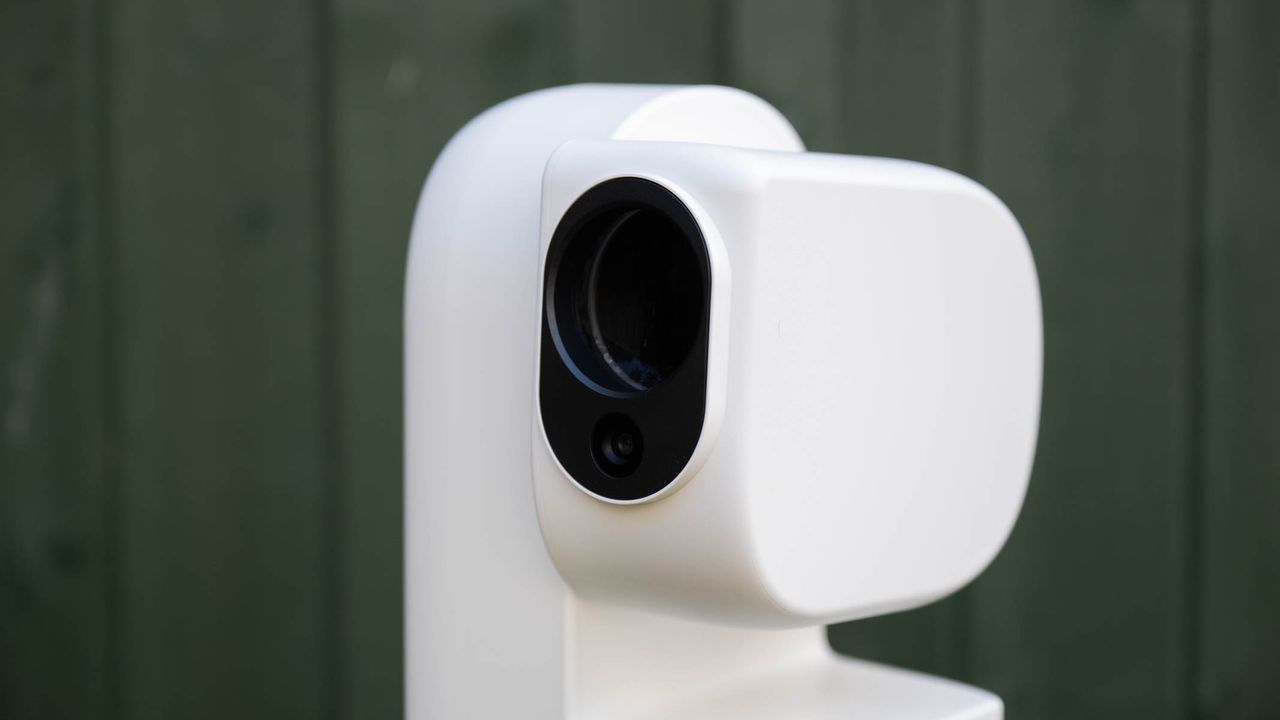 ZWO Seestar S50 Pro on a tripod against a green shed