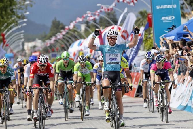 Mark Cavendish wins stage 2