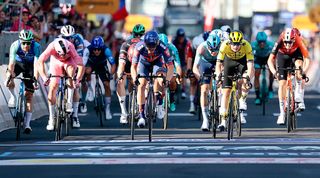Stage 4 - Giro d'Italia: Casper van Uden claims stage 4 sprint victory as Mads Pedersen is delayed behind late-race crash