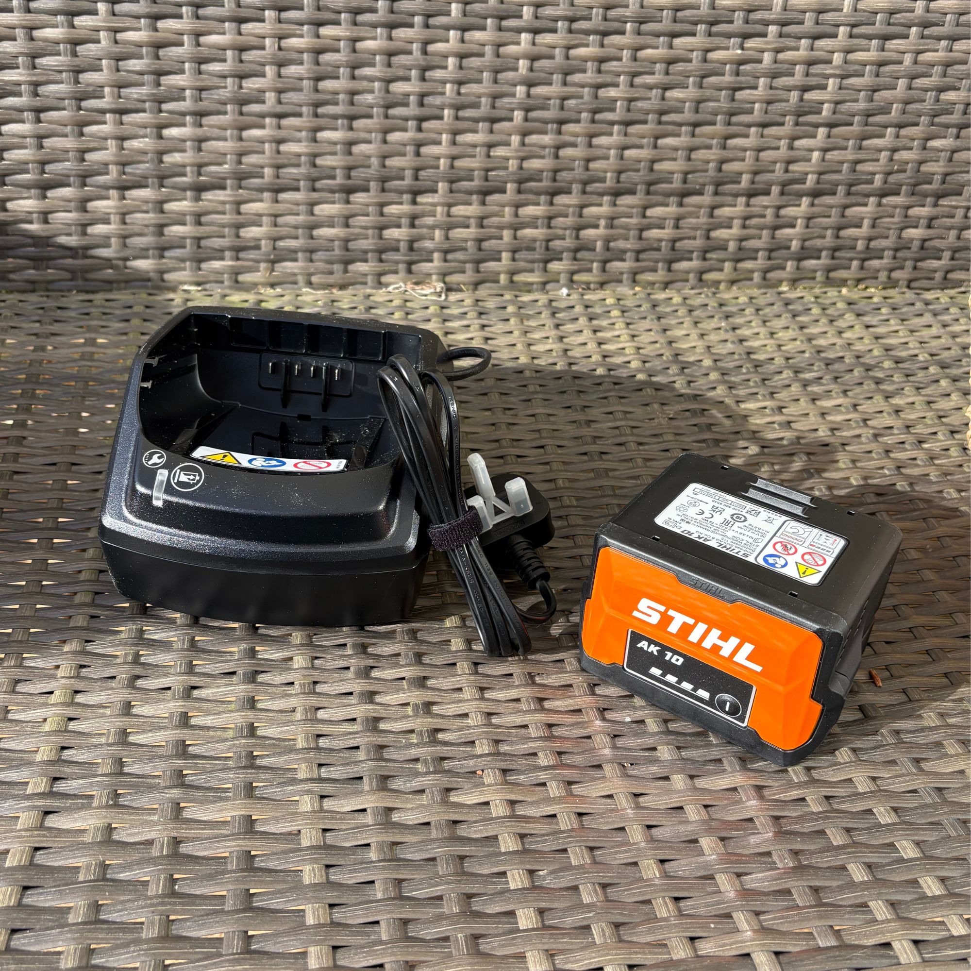 STIHL FSA 50 Cordless Grass Trimmer battery and charger