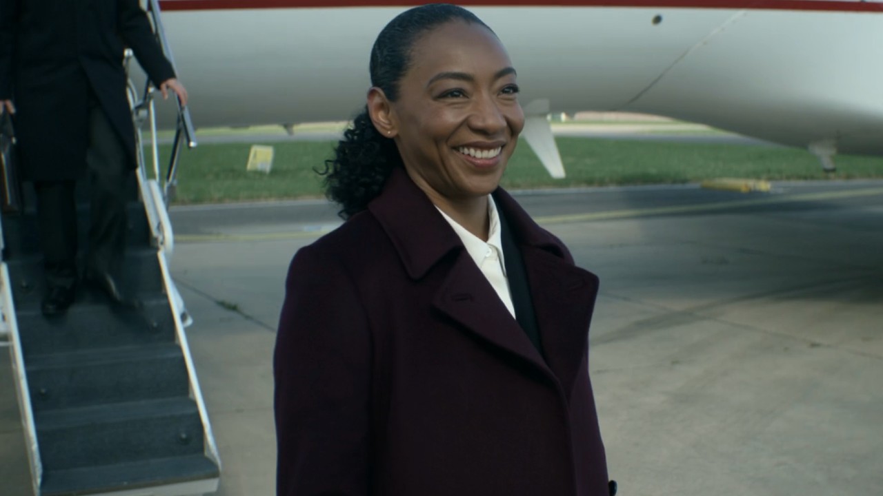 Elizabeth Wright (Betty Gabriel) smiles as she arrives in London in Jack Ryan: Ghost War.