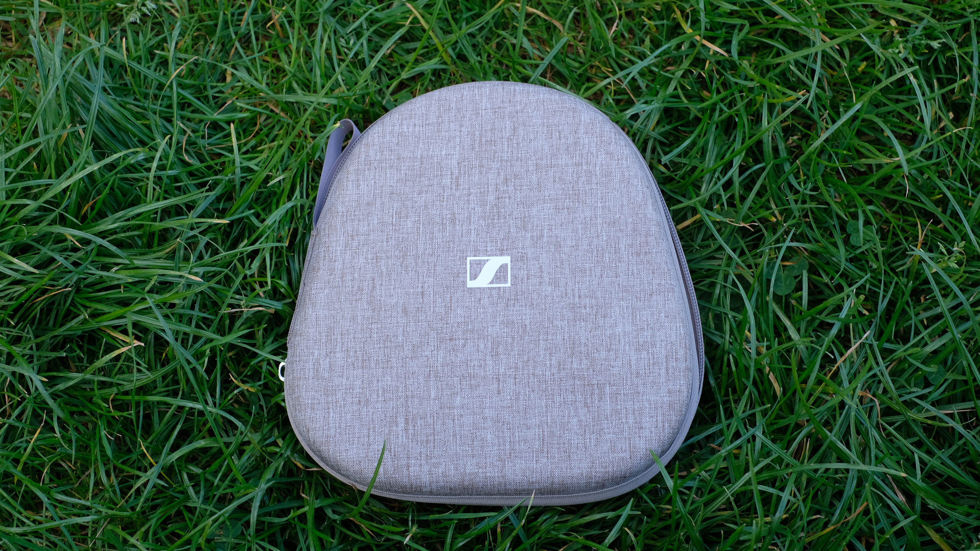 Photograph of Sennheiser Momentum 4 headphones