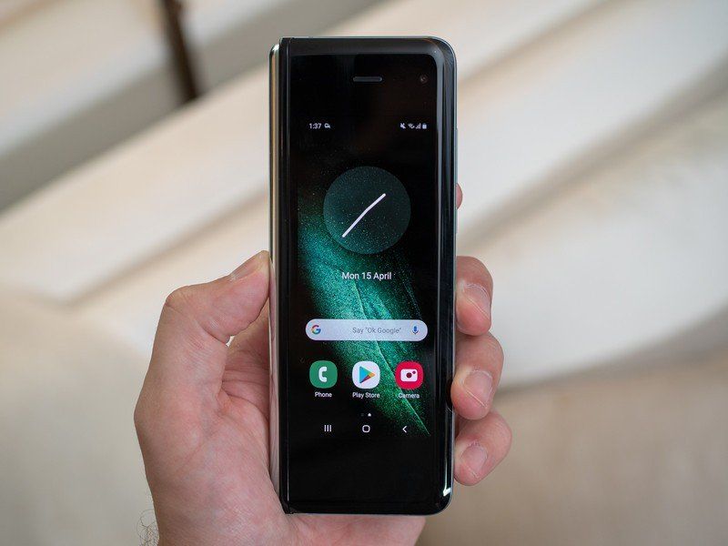 Galaxy Fold cover screen closed