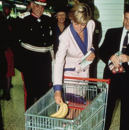 Princess Diana buying bananas 