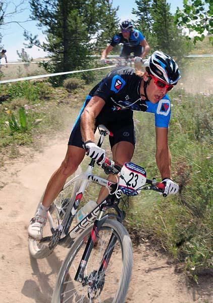 Jeremy Horgan-Kobelski and Sam Schultz descend together (both Gary Fisher/Subaru)