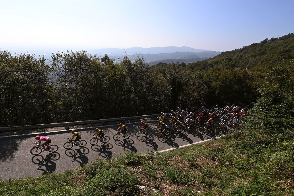 The peloton all together during the 117th Il Lombardia 2023