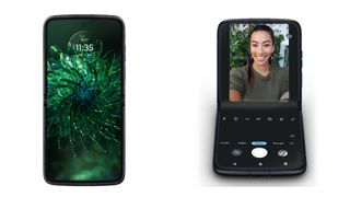 Motorola RAZR 2022 - en med åben og en med halvt åben skærm