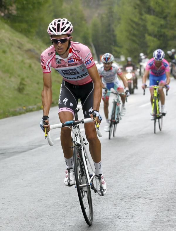 Alberto Contador (Saxo Bank) leaves his rivals behind