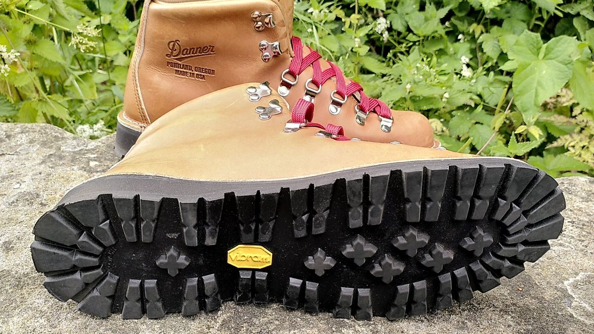 danner mountain light cascade hiking boots