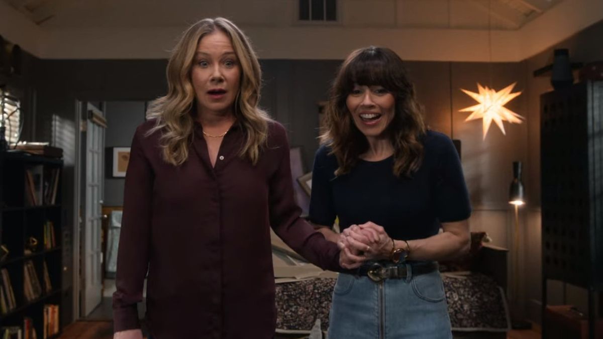 Christina Applegate and Linda Cardellini laugh amusedly at something in front of them off-screen.