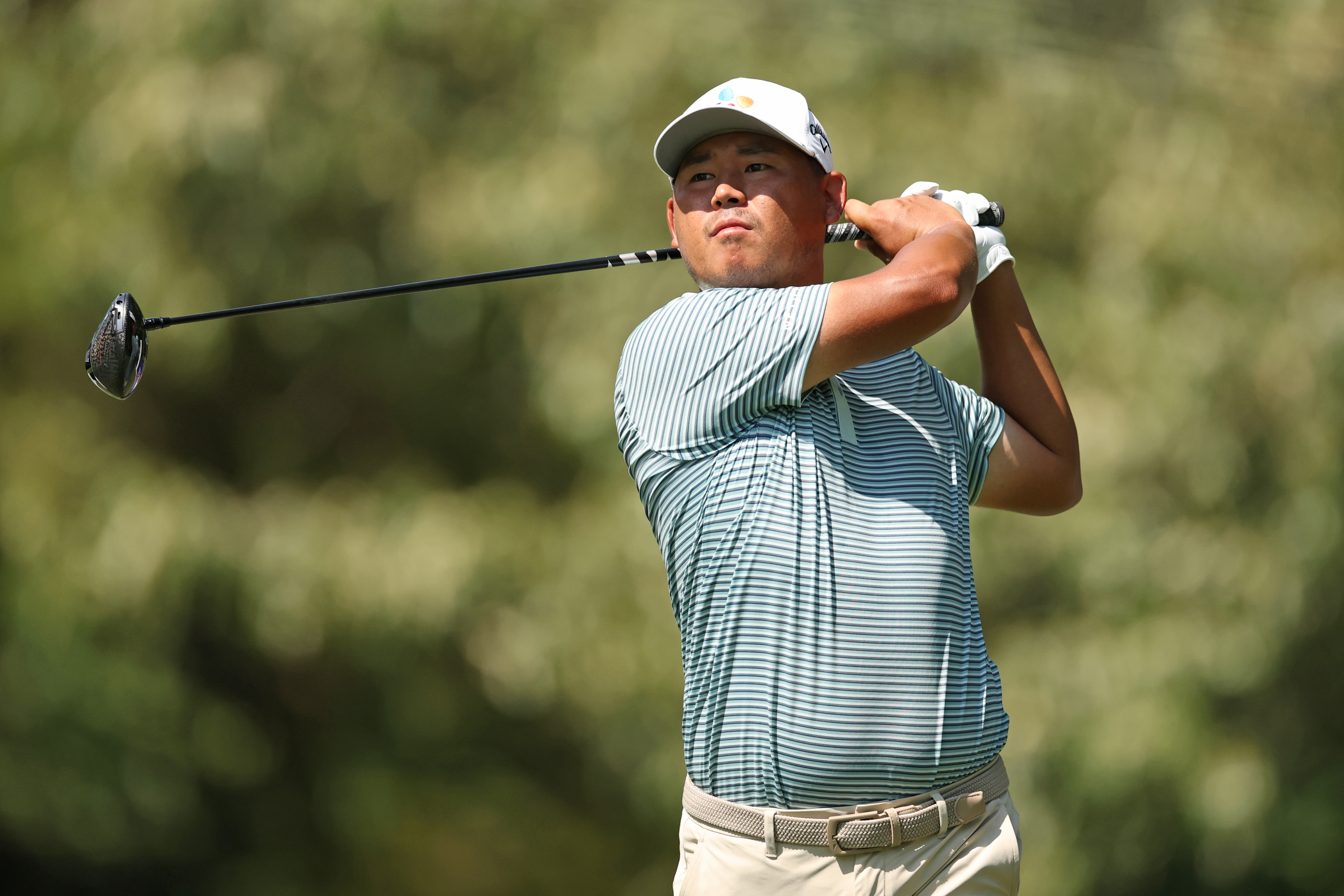 Si Woo Kim of South Korea plays his shot from the seventh tee during the first round of the FedEx St. Jude Championship 2026 at TPC Southwind (Photo by Stacy Revere/Getty Images)