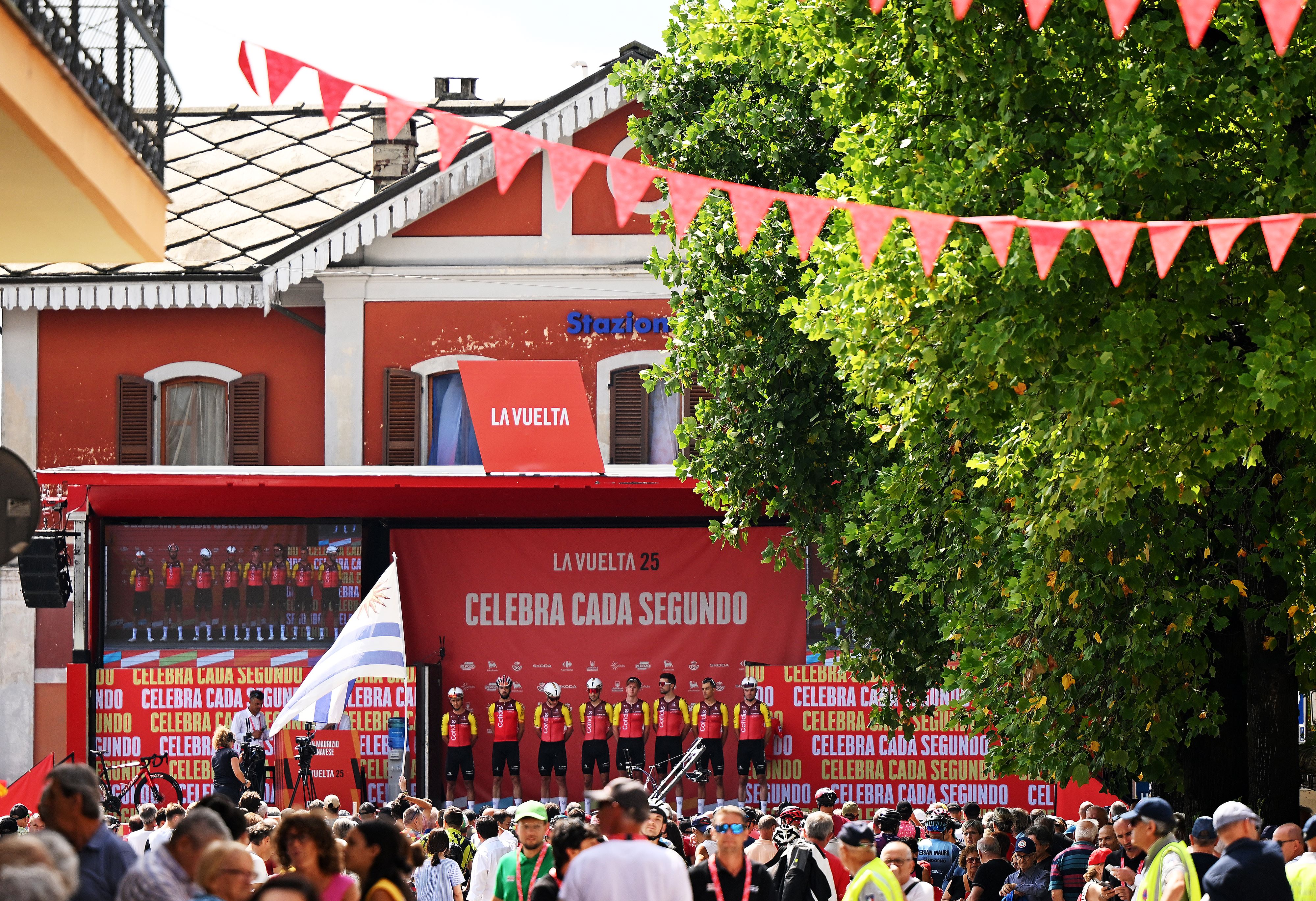 Sign on for stage three at La Vuelta 2025